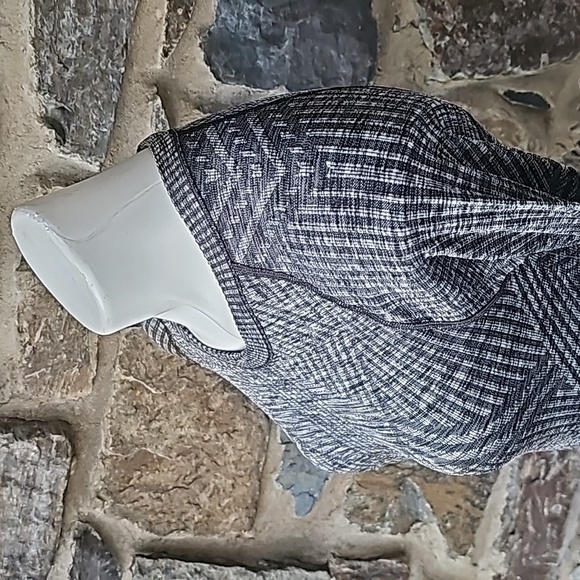 NWT Lululemon Rest Less Pullover (First Release) Heathered Black Size 4 - Picture 9 of 14